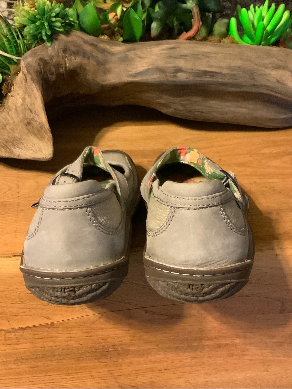 Keen Tan Canvas Mary Jane Shoes with Green Floral Insole - Picture 2 of 8